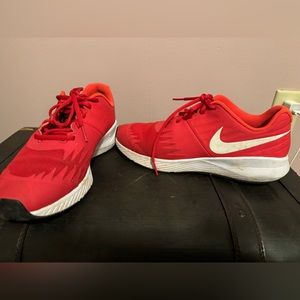 RED NIKE STAR RUNNER